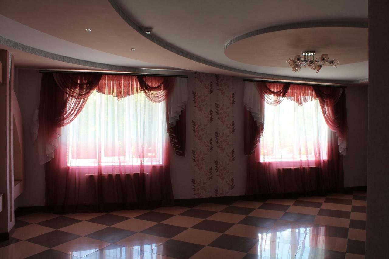 Kremin Hotel Kremenetsʼ Eksteriør billede