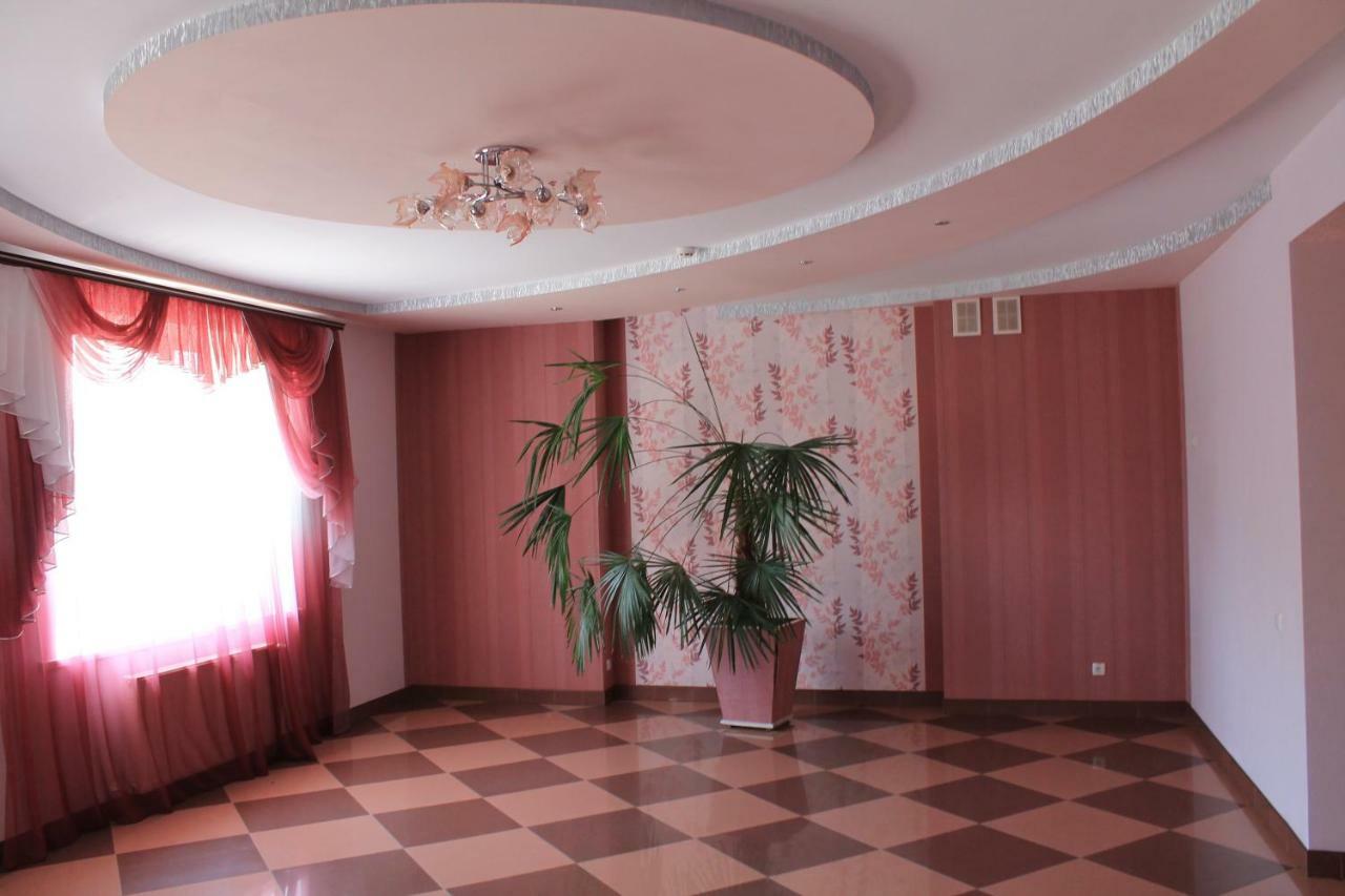 Kremin Hotel Kremenetsʼ Eksteriør billede
